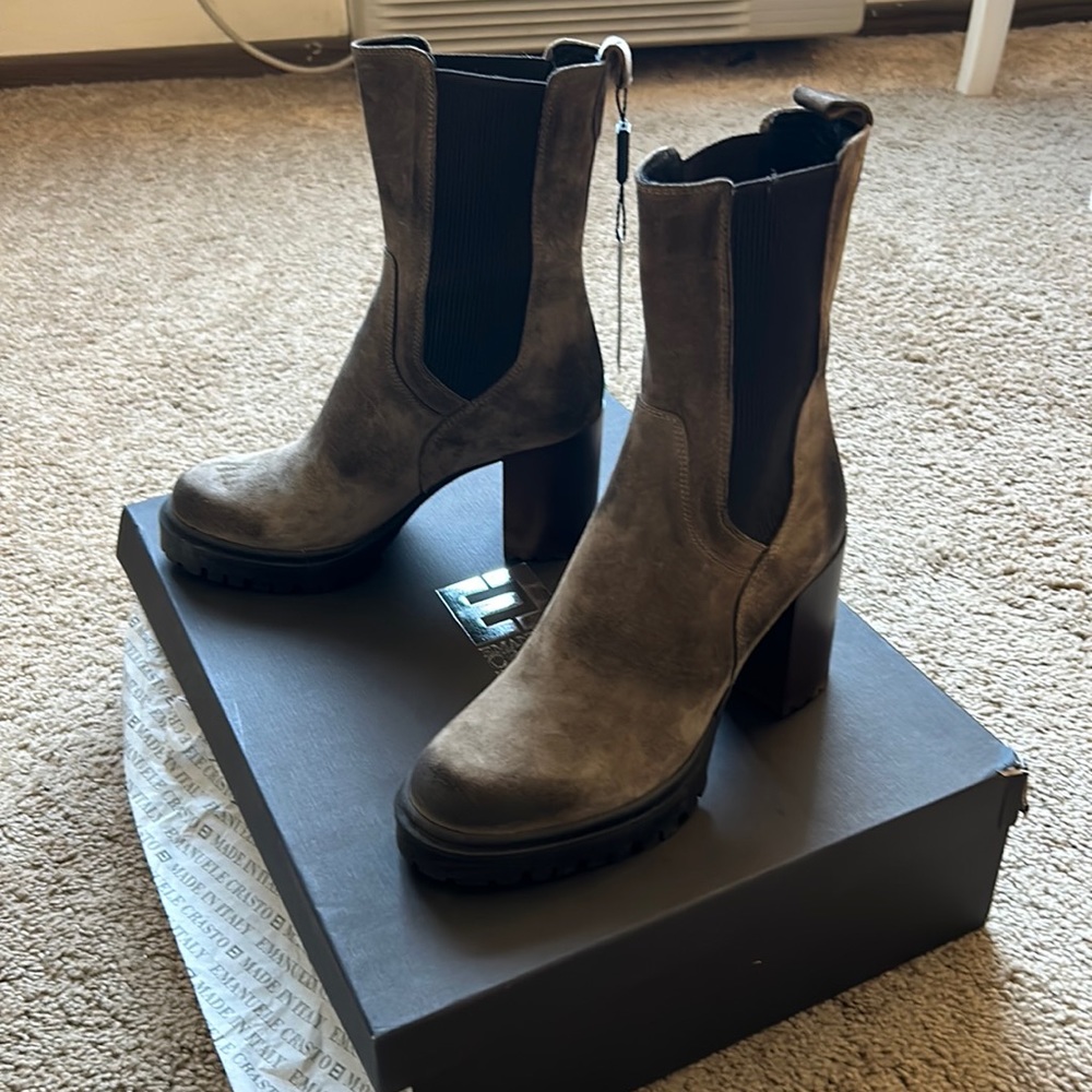 Brown suede Emanuel Crasto made in Italy boots new with tags never worn size 7.5